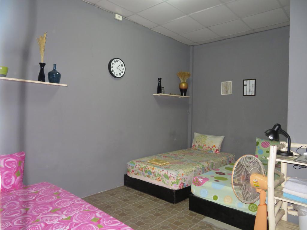 Same Same Guesthouse, Bar & Restaurant (Adults Only) Хаад Рин Екстериор снимка