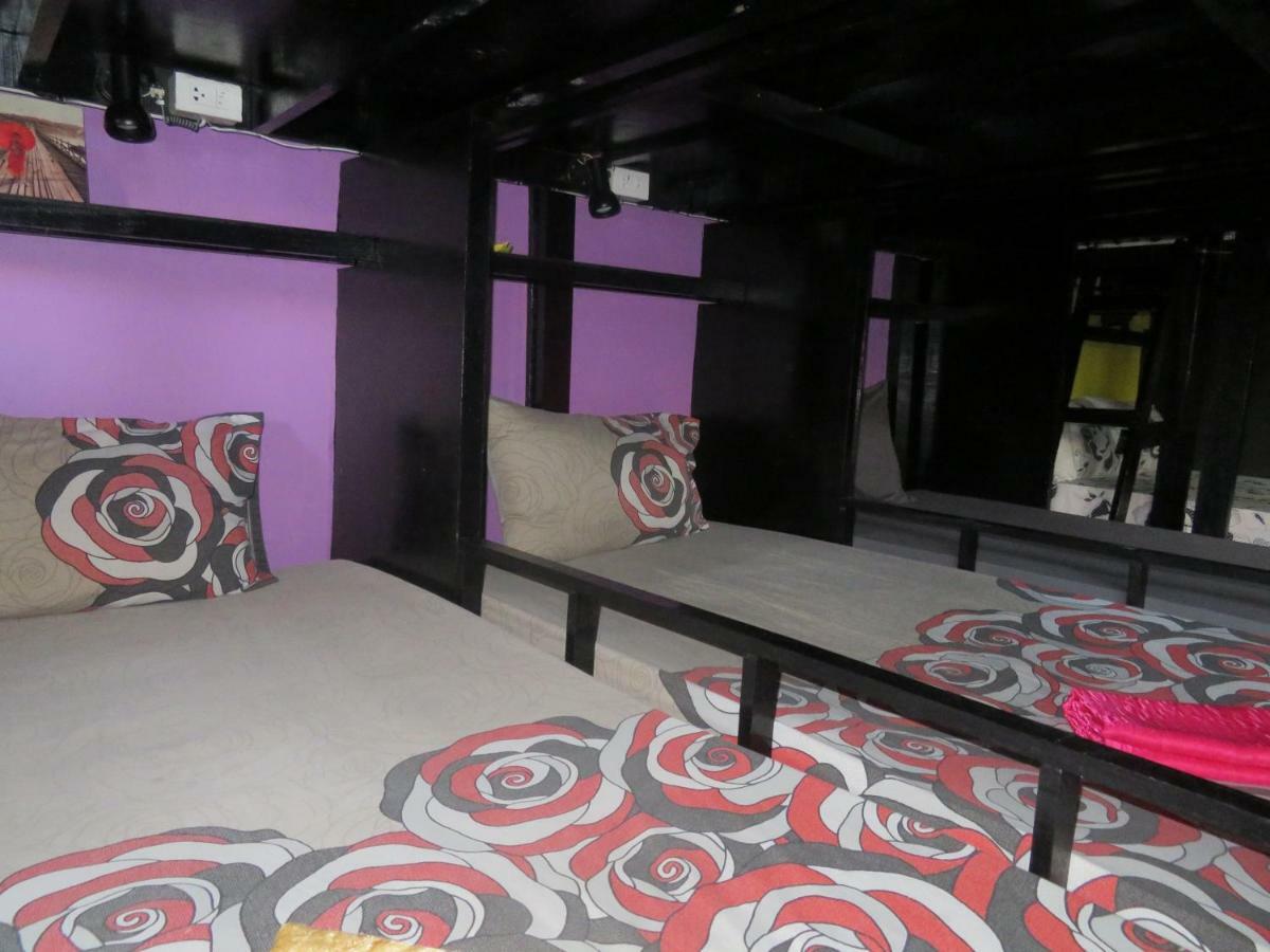 Same Same Guesthouse, Bar & Restaurant (Adults Only) Хаад Рин Екстериор снимка