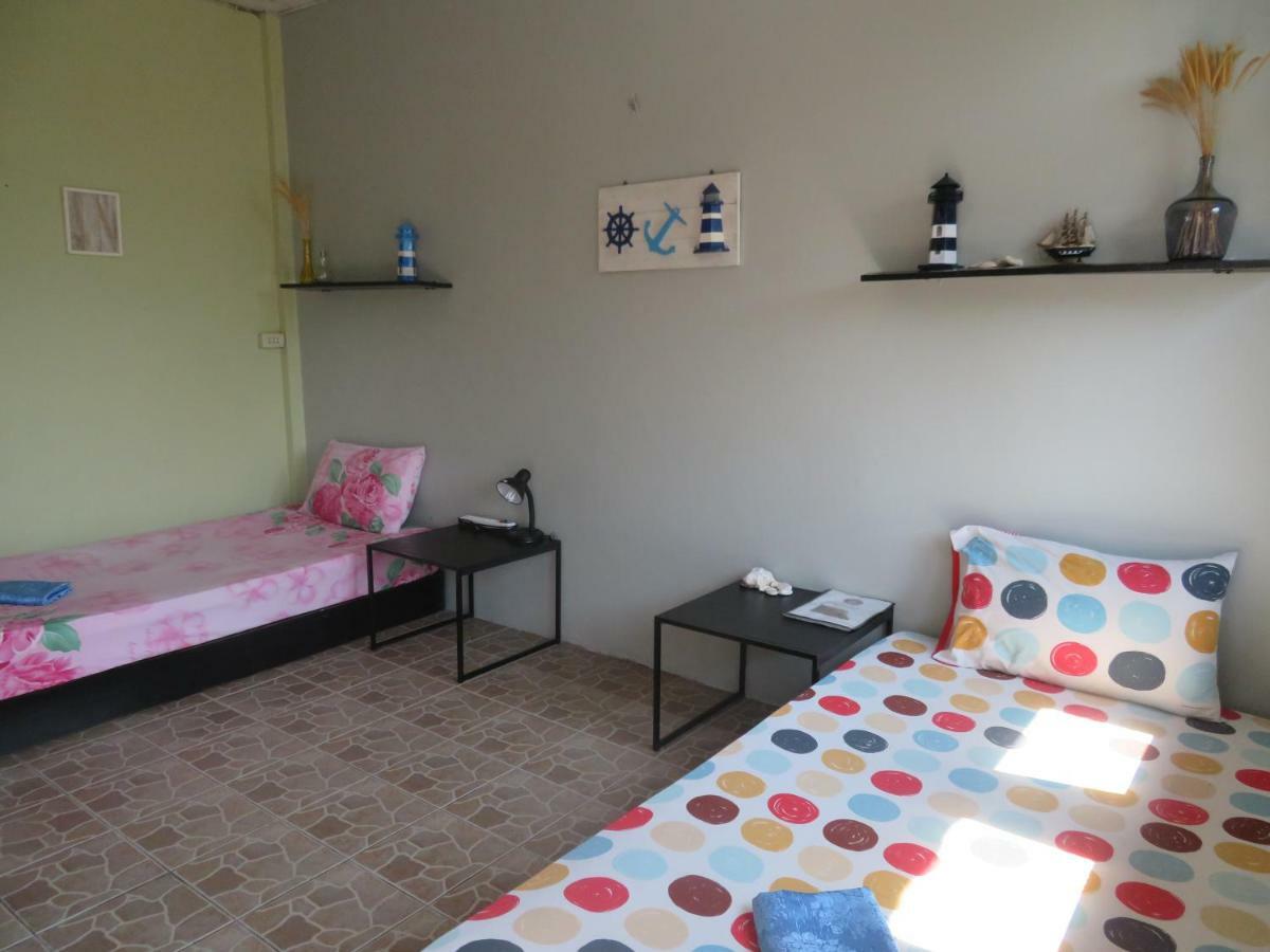 Same Same Guesthouse, Bar & Restaurant (Adults Only) Хаад Рин Екстериор снимка