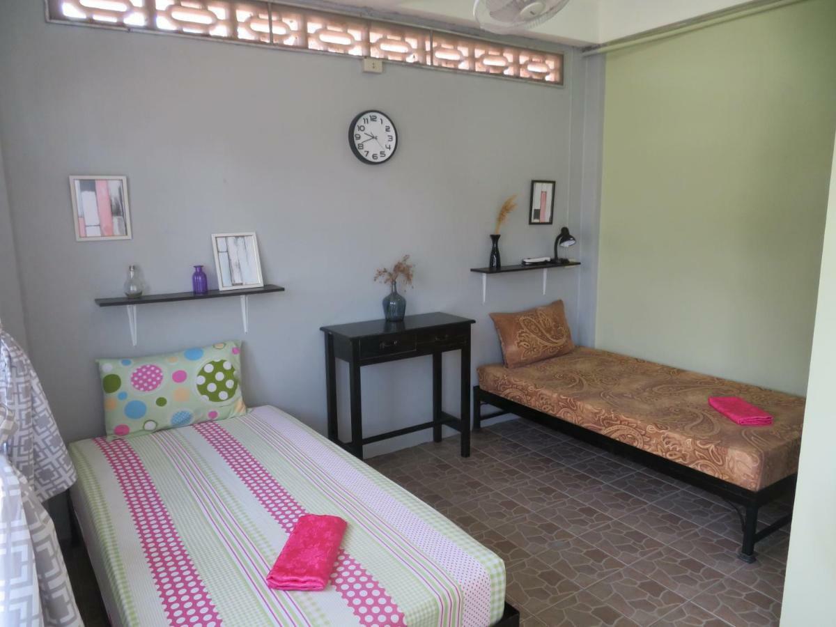 Same Same Guesthouse, Bar & Restaurant (Adults Only) Хаад Рин Екстериор снимка