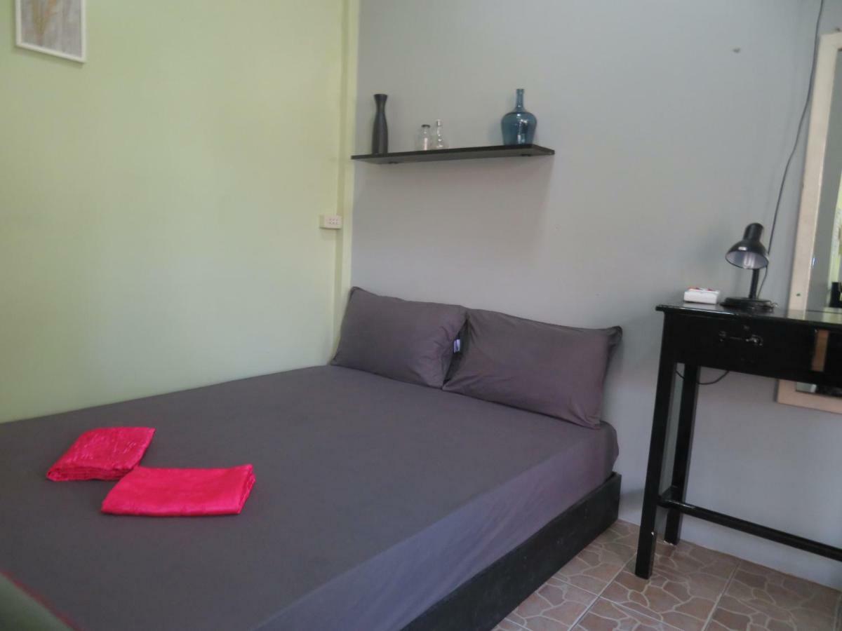 Same Same Guesthouse, Bar & Restaurant (Adults Only) Хаад Рин Екстериор снимка