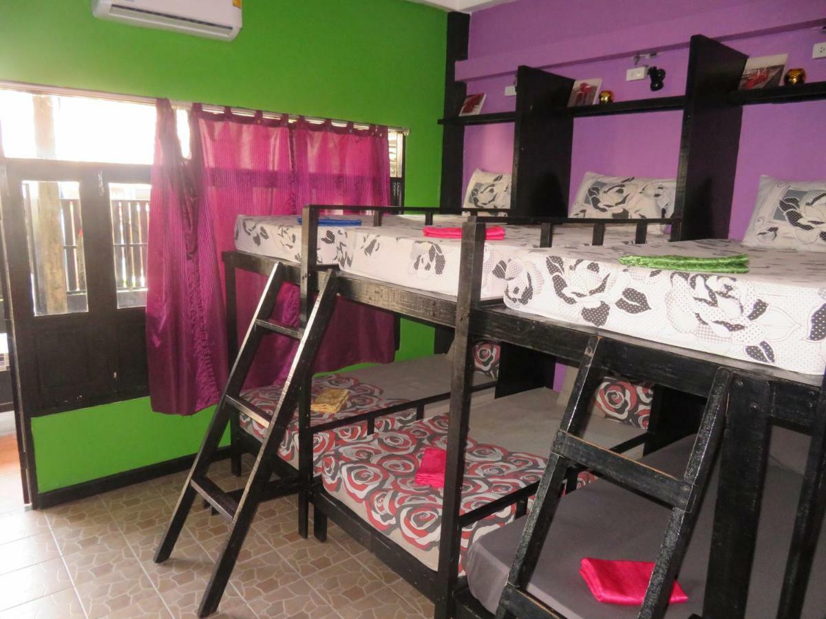 Same Same Guesthouse, Bar & Restaurant (Adults Only) Хаад Рин Екстериор снимка