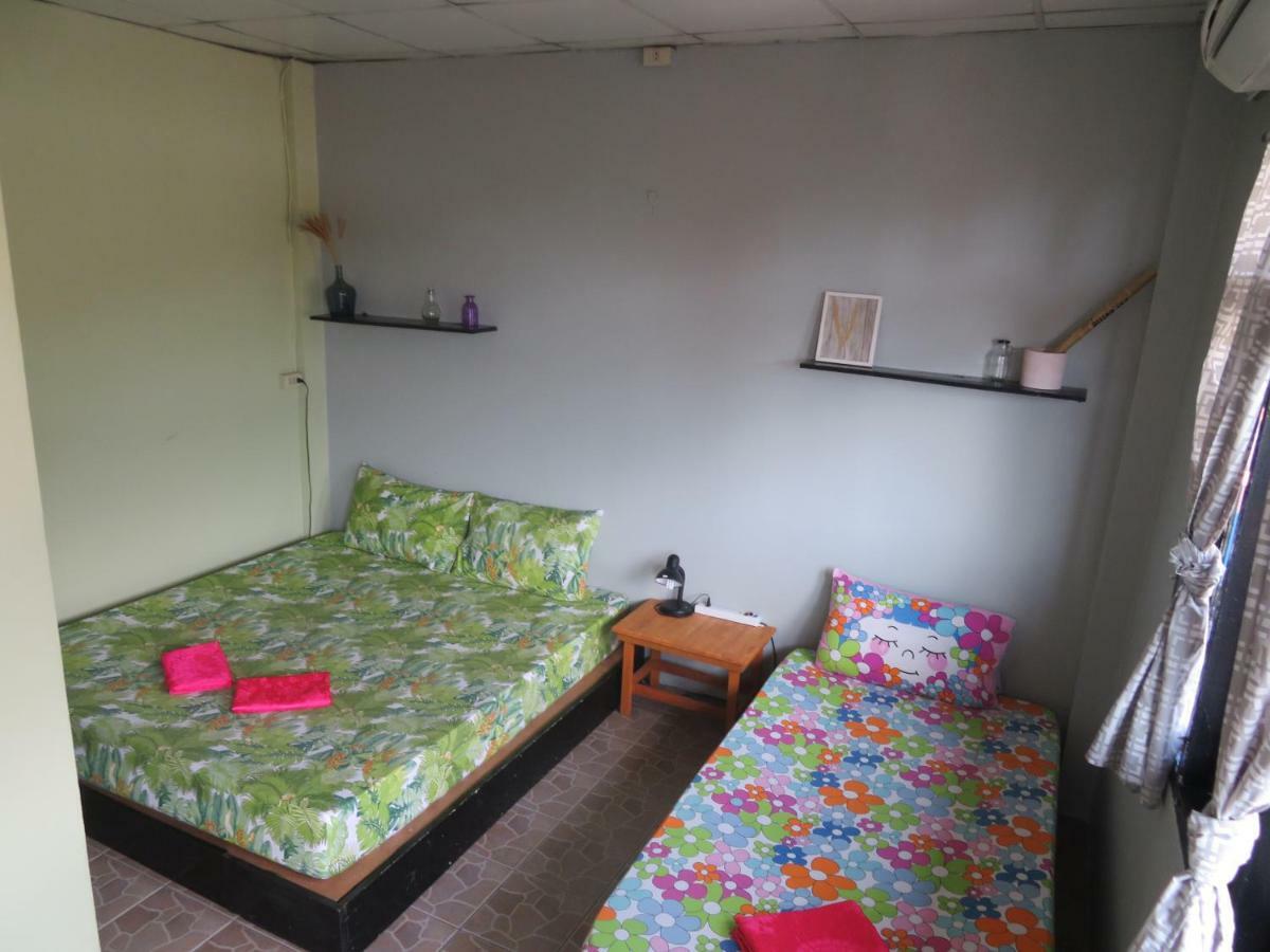 Same Same Guesthouse, Bar & Restaurant (Adults Only) Хаад Рин Екстериор снимка