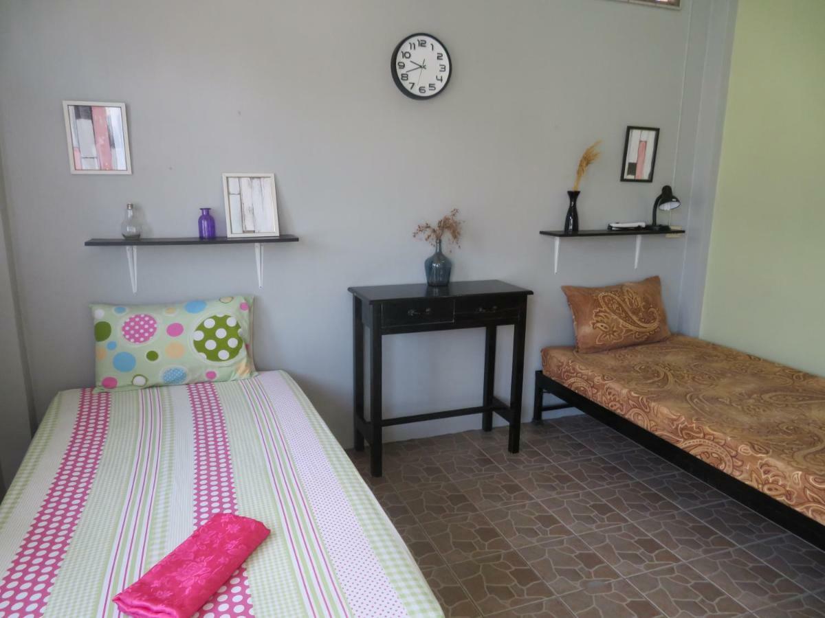 Same Same Guesthouse, Bar & Restaurant (Adults Only) Хаад Рин Екстериор снимка