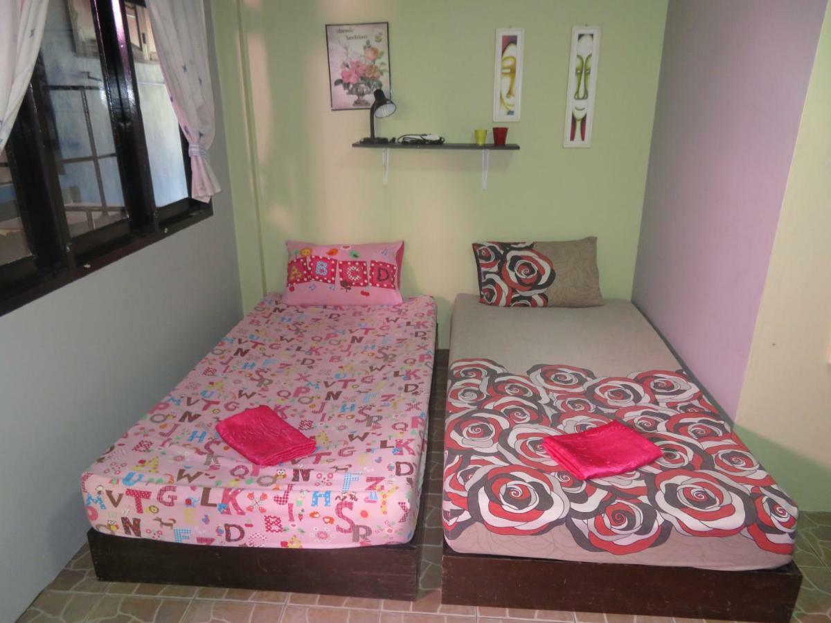 Same Same Guesthouse, Bar & Restaurant (Adults Only) Хаад Рин Екстериор снимка