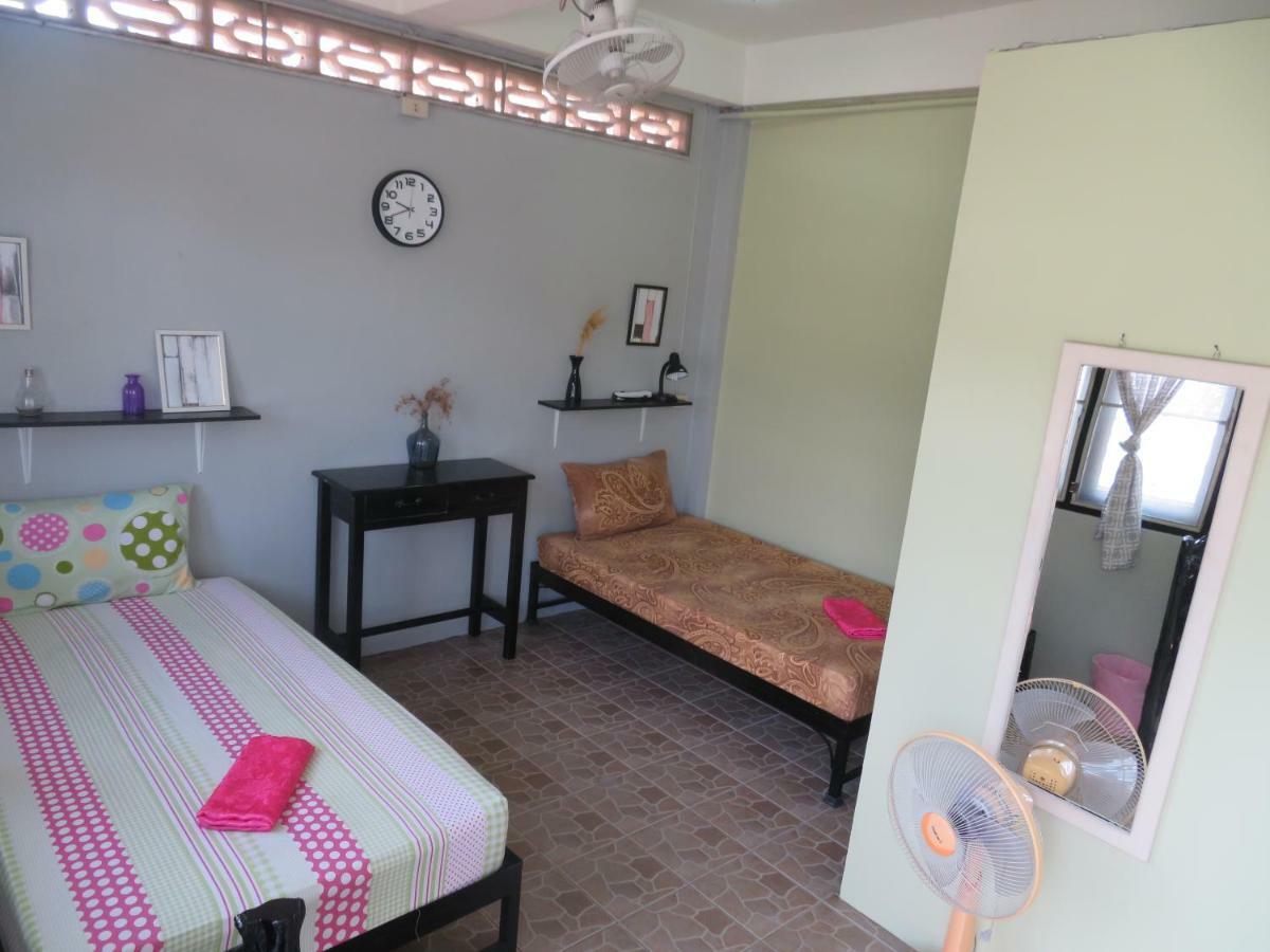 Same Same Guesthouse, Bar & Restaurant (Adults Only) Хаад Рин Екстериор снимка