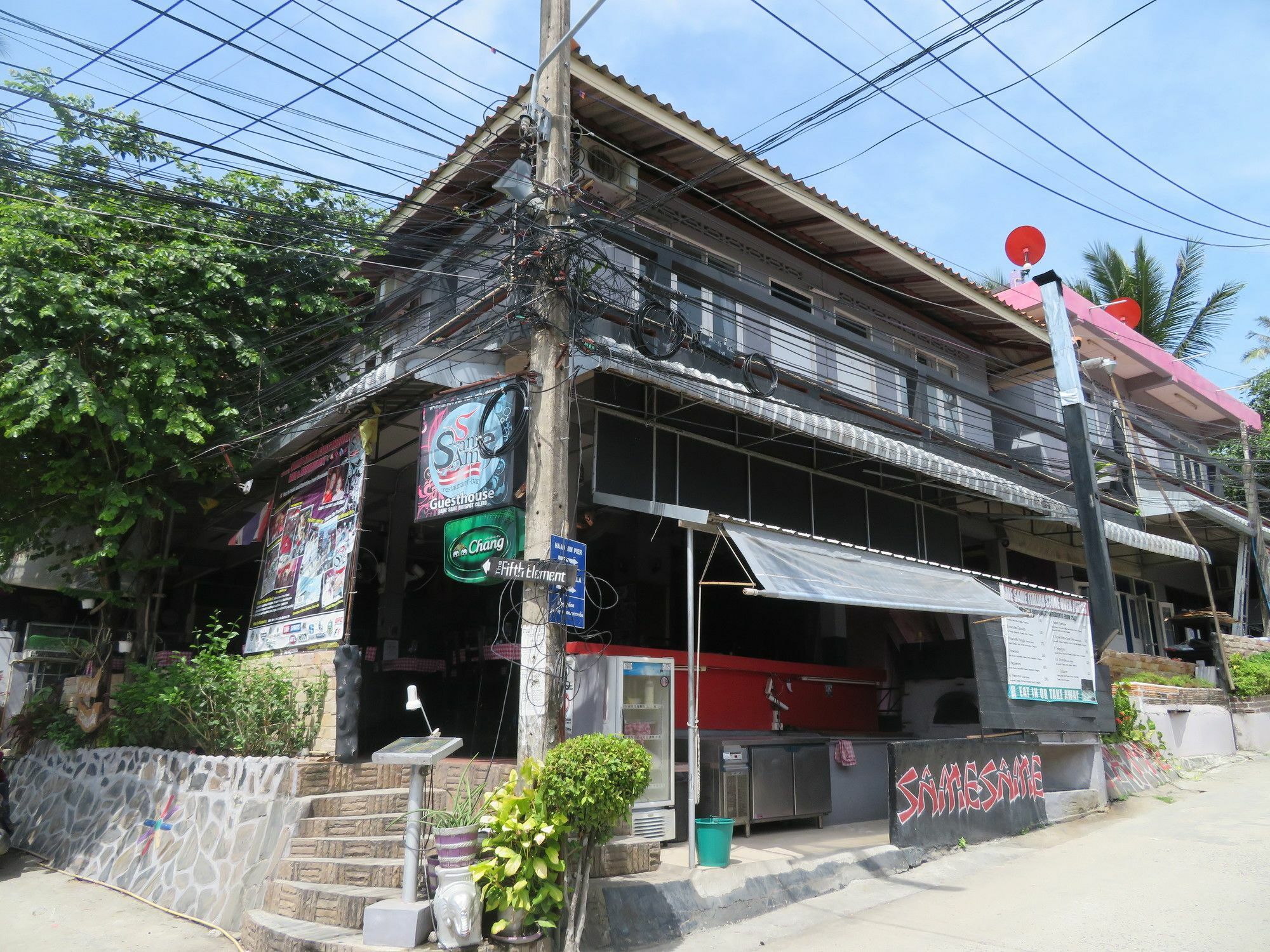 Same Same Guesthouse, Bar & Restaurant (Adults Only) Хаад Рин Екстериор снимка